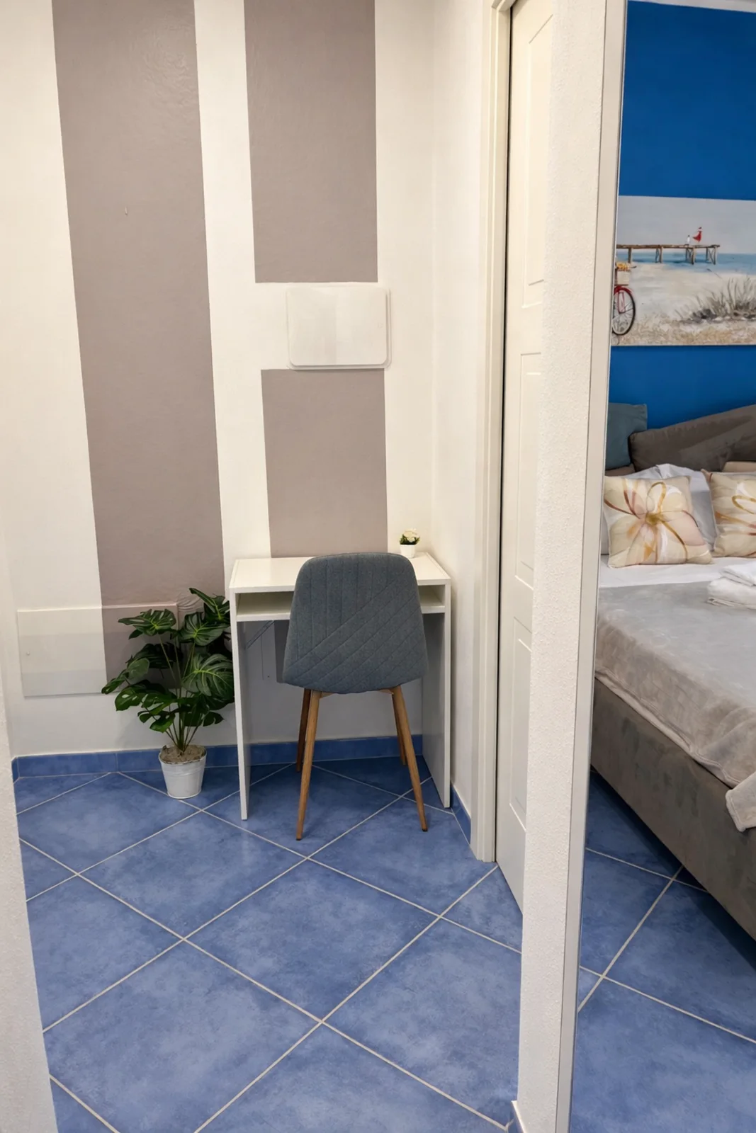 Area smart working con Wi-Fi nell'appartamento Oikos Design Sicily